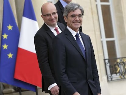 Los CEOs de Siemens y Siemens Francia abandonan el El&iacute;seo. 