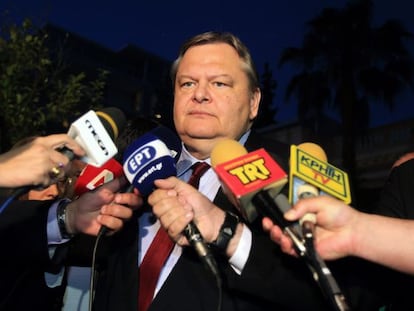 El líder socialista Evánguelos Venizelos, tras la reunión del tripartito sobre la ley antirracista, el lunes en Atenas.
