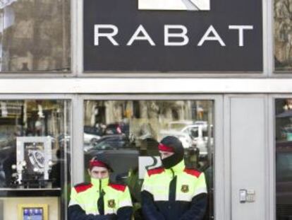 La joyería Rabat de Barcelona, en febrero pasado durante el registro policial.