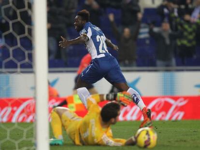 Caicedo celebra el gol davant Sergio.