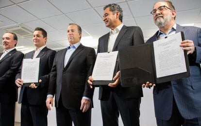 José Antonio Meade, al centro, al presentar su inicativa anticorrupción.