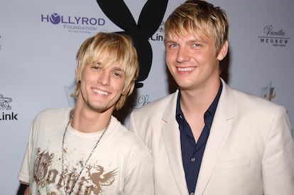 Aaron y Nick Carter, durante un evento en la Mansión Playboy en Los Ángeles (California) en julio de 2006.