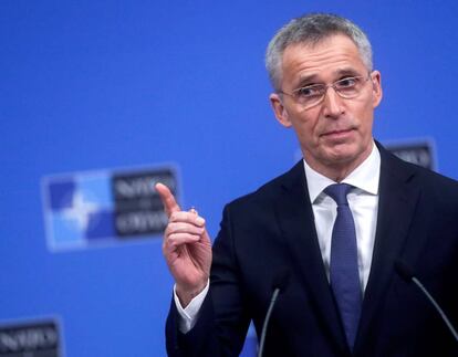 El secretario general de la OTAN, Jens Stoltenberg, ofrece una rueda de prensa este lunes en Bruselas. EFE/ Olivier Hoslet