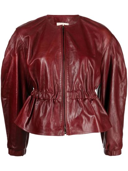 El ‘glamour’ propio de Ulla Johnson se materializa en esta chaqueta ultrafemenina en la que el drapeado de la cintura acapara toda la atención. En Farfetch, 2.594 €