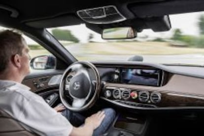 Demostraci&oacute;n del modelo autopilotado de Mercedes, el S 500 Intelligent Drive.