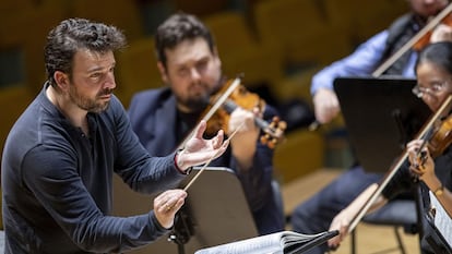 James Gaffigan, en un ensayo en el Palau de les Arts de Valencia.