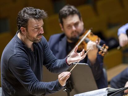 James Gaffigan, en un ensayo en el Palau de les Arts de Valencia.