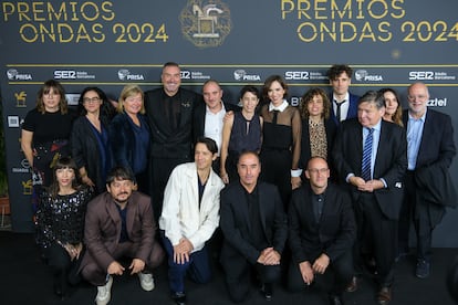 El equipo de 'Esto no es Suecia', Ondas a mejor serie de comedia, posa en el 'photocall' de la gala en Barcelona.