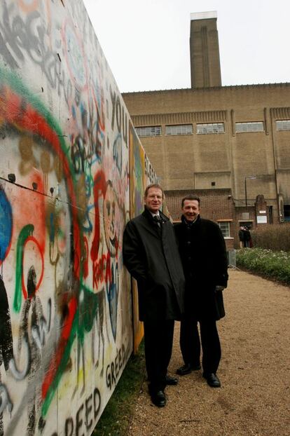 Todolí y el director de la Tate, Nicholas Serota, en 2005.