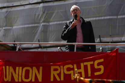 Jeremy Corbyn da un discurso en Londres por el 1 de mayo.