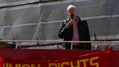 Jeremy Corbyn da un discurso en Londres por el 1 de mayo.
