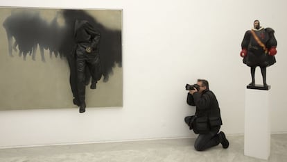 Dos de las obras expuestas en la exposición '1957-1975'.