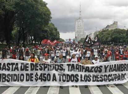 Manifestación organizada por la oposición, en Buenos Aires, para exigir al Gobierno medidas contra la crisis.