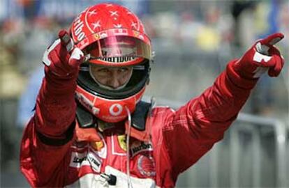 El piloto de Ferrari celebra su victoria en el GP de Europa. Fernando Alonso ha quedado en quinto lugar.