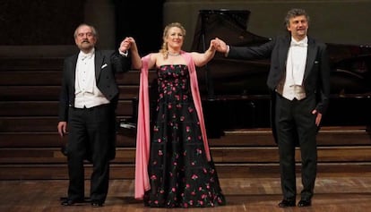 Jonas Kaufmann (a la derecha), Diana Damrau y el pianista Helmut Deutsch en el Palau de la Música.