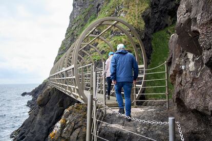 Uno de los puentes en la ruta de los acantilados de los Gobbins, una obra diseñada por el ingeniero ferroviario Berkeley Deane Wise en 1902.