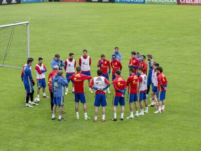 Del Bosque amb els jugadors de la selecció a Schruns (Àustria).