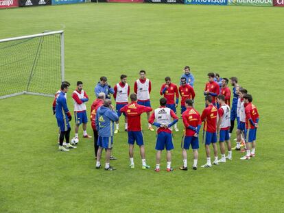 Del Bosque amb els jugadors de la selecció a Schruns (Àustria).