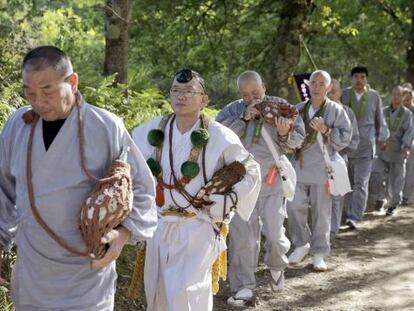 Monjes japoneses de Tanabe y Wakayama realizan un  tramo del Camino de Santiago 