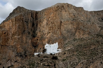El monasterio de Panagia Hozoviotissa, contruido en un acantilado de la isla de Amorgos.