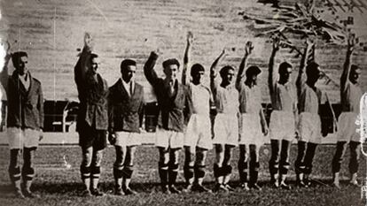 Bruno Neri, terceiro da esquerda para a direita, na inauguração do estádio da Fiorentina.