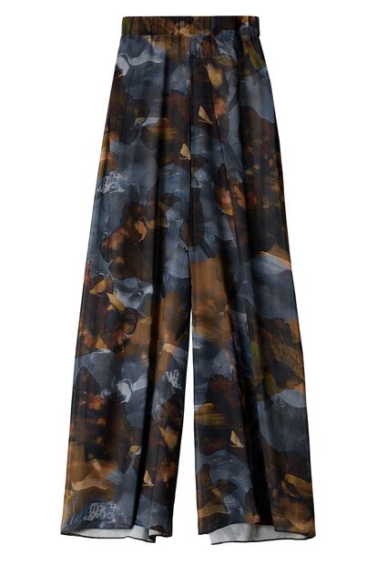 Pantalones de pata ancha con print floreado en azul y marrón, de H&M (39,95 euros).