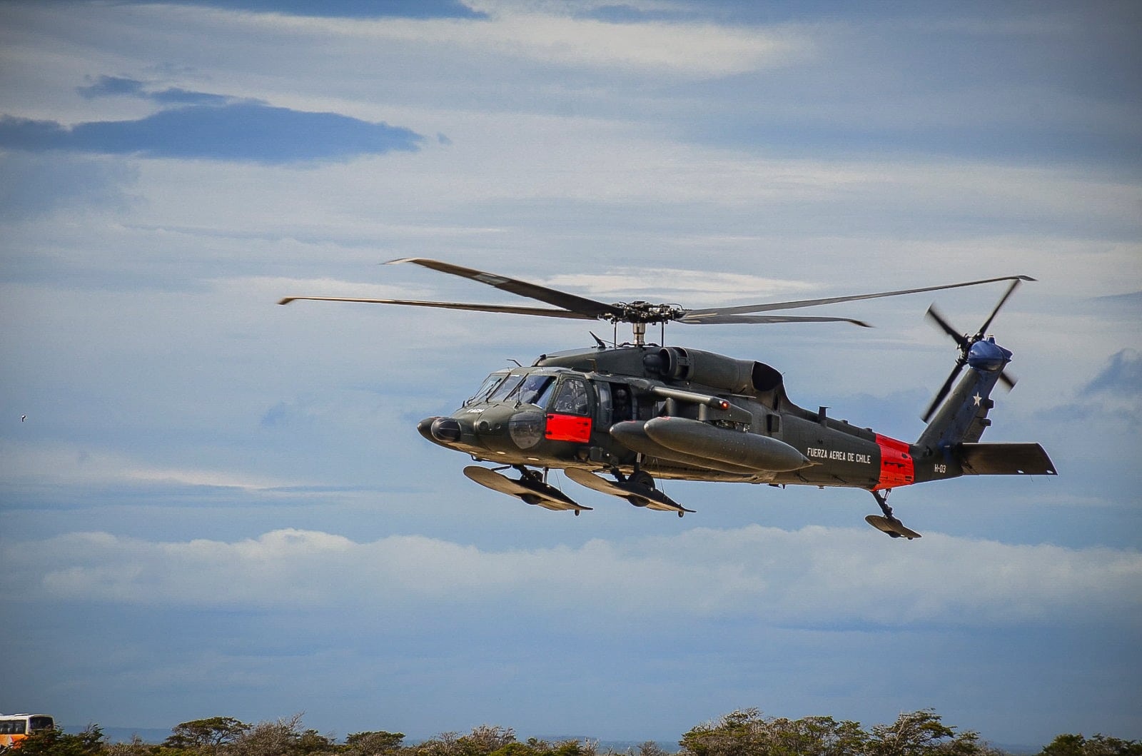 La Fuerza Aérea chilena encuentra un helicóptero desaparecido en la Patagonia con tres sobrevivientes y un ocupante muerto