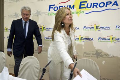 Felipe González y Trinidad Jiménez, en el Fórum Europa Tribuna Andalucía, en Málaga.