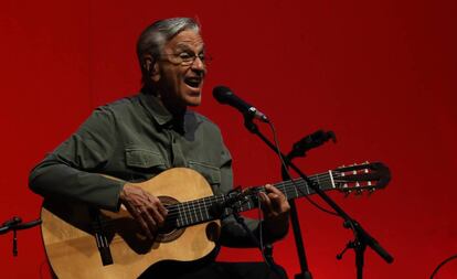 El cantautor Caetano Veloso, durante su concierto de Las Noches del Botánico en 2018.