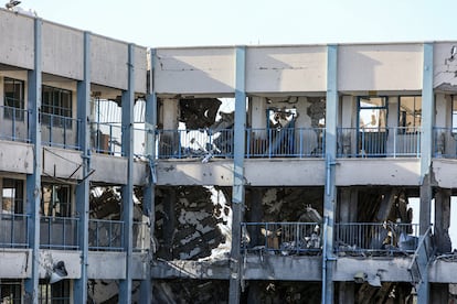 Estado en el que quedaron las oficinas de la agencia de la ONU para los refugiados palestinos en Jan Yunis, el 19 de abril