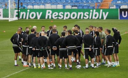 Atletas do Real em preparação para o jogo.