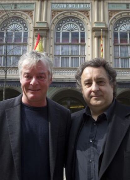 Los directores de orquesta Michael Boder, a la izquierda, y Josep Pons, frente al Teatro del Liceo.