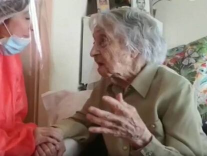 Maria Branyas, de 113 anys i considerada la dona més longeva d'Espanya, a la residència d'Olot on viu.