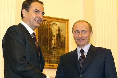 Putin recibe a Rodríguez Zapatero, tras su llegada al Kremlin.