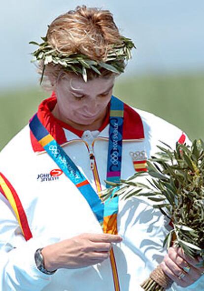 La española, en el podio tras recibir la medalla de plata.