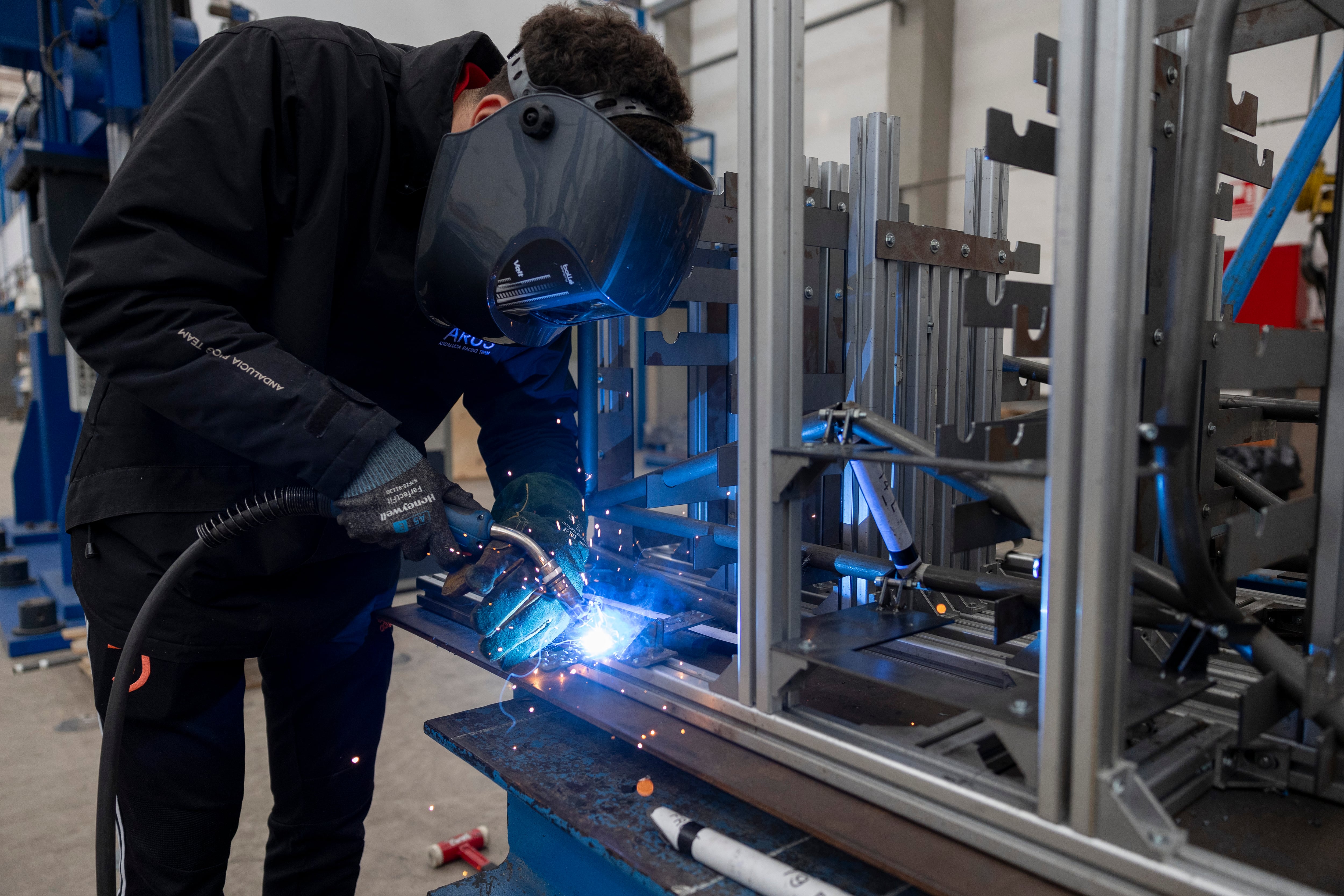 Taller del proyecto ARUS Andalucía Racing, de la Universidad de Sevilla.