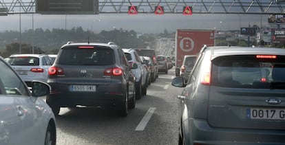 Un atasco, a la entrada a Madrid por la A6.