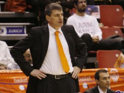 Perasovic, en el banquillo de La Fonteta.