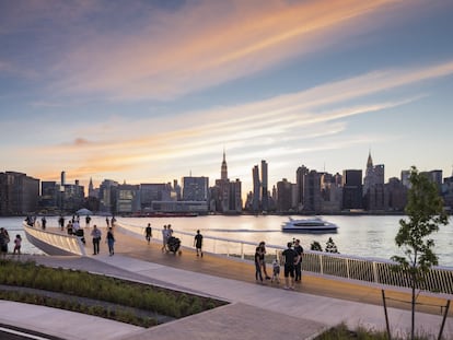 Uno de los principales atractivos de Nueva York es el High Line, que ha convertido antiguos espacios industriales en lugares de esparcimiento.