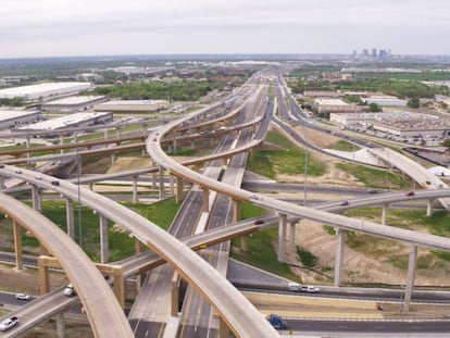 Vista aérea de la autopista NTE 35 West, gestionada por Ferrovial en el entorno de Dallas (Texas).  