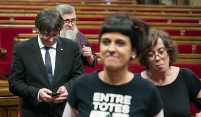 Carles Puigdemont, Anna Gabriel y Eul&agrave;lia Reguant (CUP).