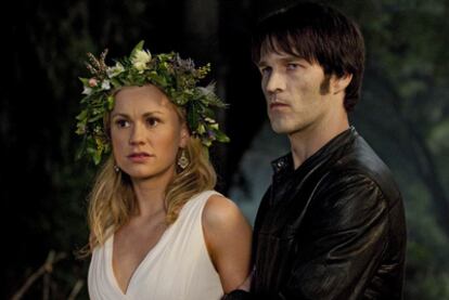 Los protagonistas de la serie de televisión 'True Blood', Anna Paquin y Stephen Moyer