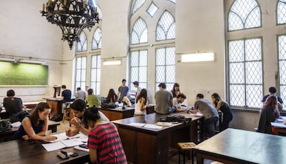 Estudiantes de ingeniería en la Universidad de Buenos Aires.