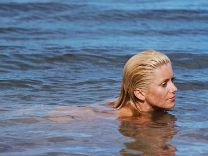 Catherine Deneuve durante el rodaje de 'El africano', de Philippe de Broca (1982).