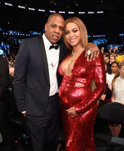 Beyoncé y Jay-Z resplandecientes y embarazados después de que Beyoncé recogiera el Grammy a mejor álbum de música urbana contemporánea.