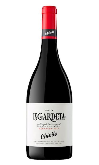 Chivite Legardeta Garnacha 2017, en esta, su primera añada, refleja la identidad de la variedad en su terroir. Con esta referencia se completa el trío de vinos monovarietales de la gama Legardeta: chardonnay, syrah y garnacha son las protagonistas, tres referencias que han nacido en una de las zonas más septentrionales de la Península ibérica, la Finca Legardeta, a 45 kilómetros de Pamplona. Tras 10 meses en barricas de roble francés, muestra un color rojo rubí. Su nariz es frutal, con predominio de la fruta roja. En boca es elegante y corpóreo. Precio: 13,95 euros.