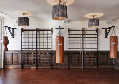 Los interiores del gimnasio del club Soho House de Barcelona, tan fotografiables que le costará soltar el móvil para hacer pesas.