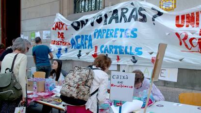 Referendum information stand at Barcelona University.