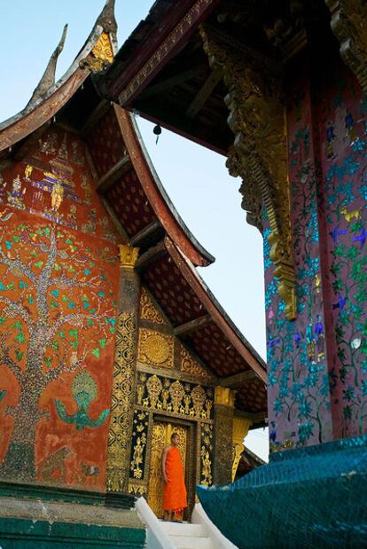 Vat Xieng Thong, en Luang Prabang, decorado con espejuelos y pinturas naíf.