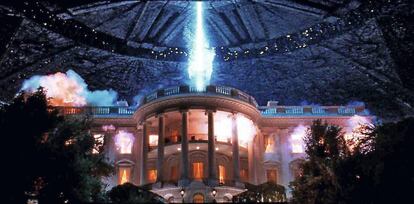 ¿A quién puede gustarle ver la casa de su presidente saltando por los aires? Los estadounidenses no están solos. Es una escena de 'Independence Day'.